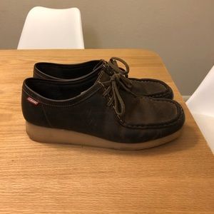 Women’s wallabees